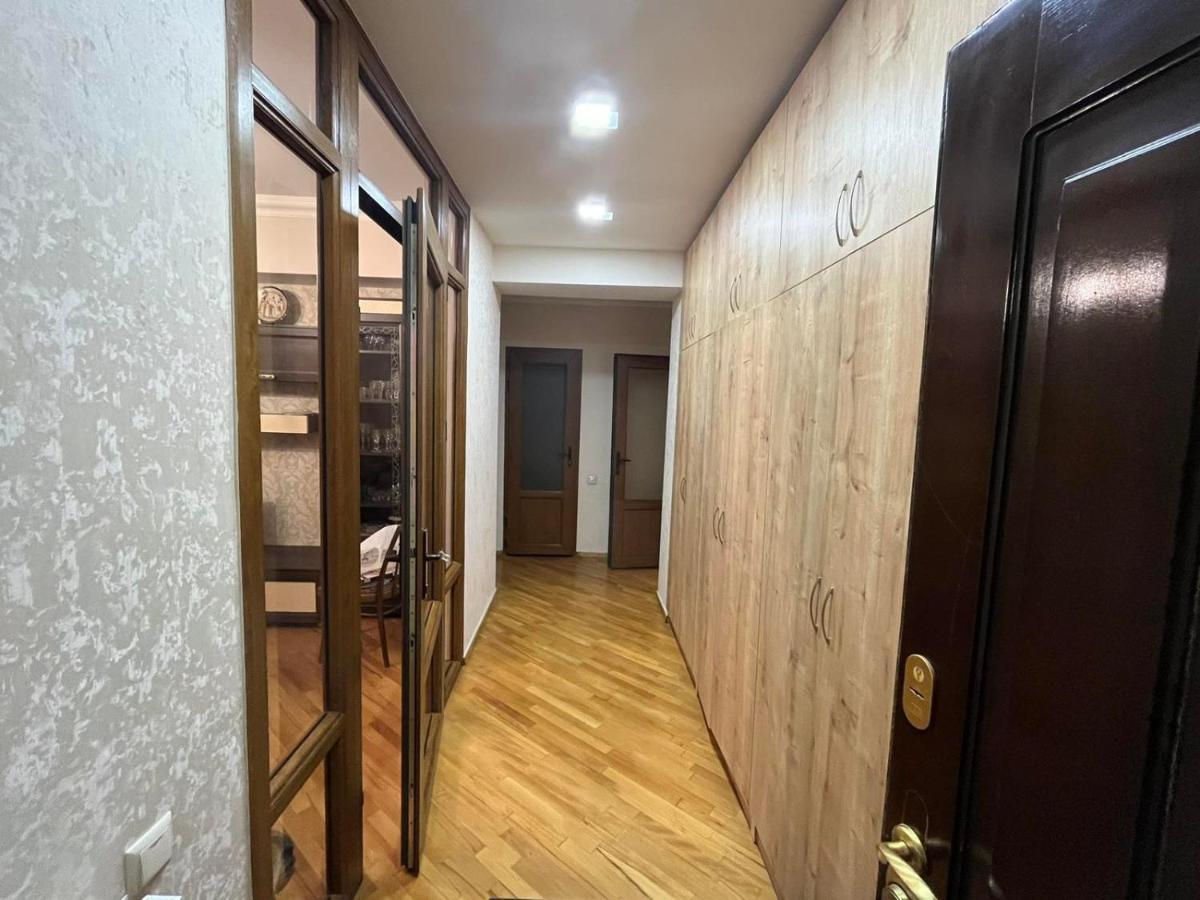 Large Cozy Apartment On Beginning Of Komitas Ave Ереван Экстерьер фото